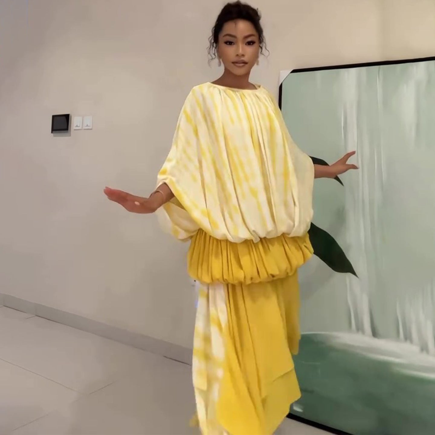 Yellow and white printed skirt suit elegant holiday style bat sleeve skirt