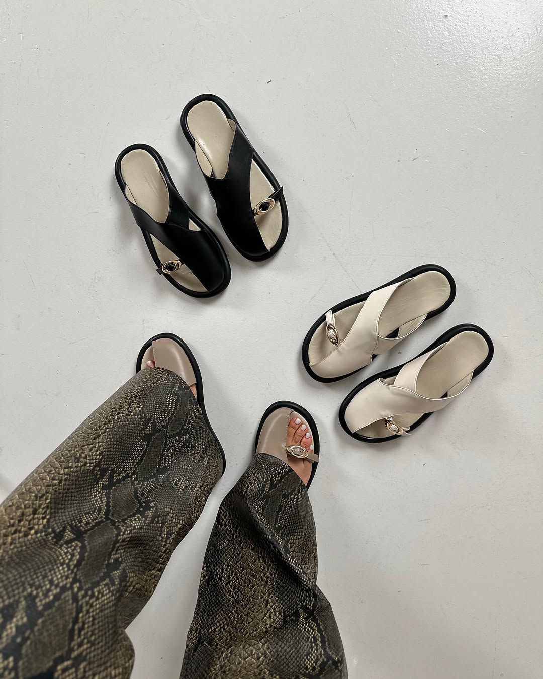 Leather half-closed slippers