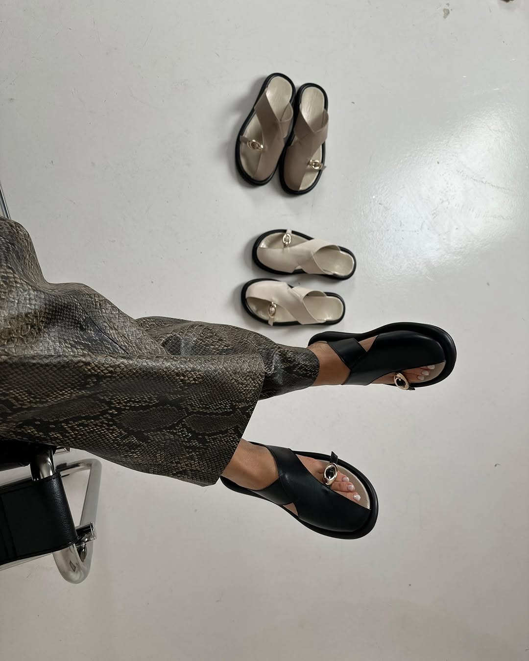 Leather half-closed slippers