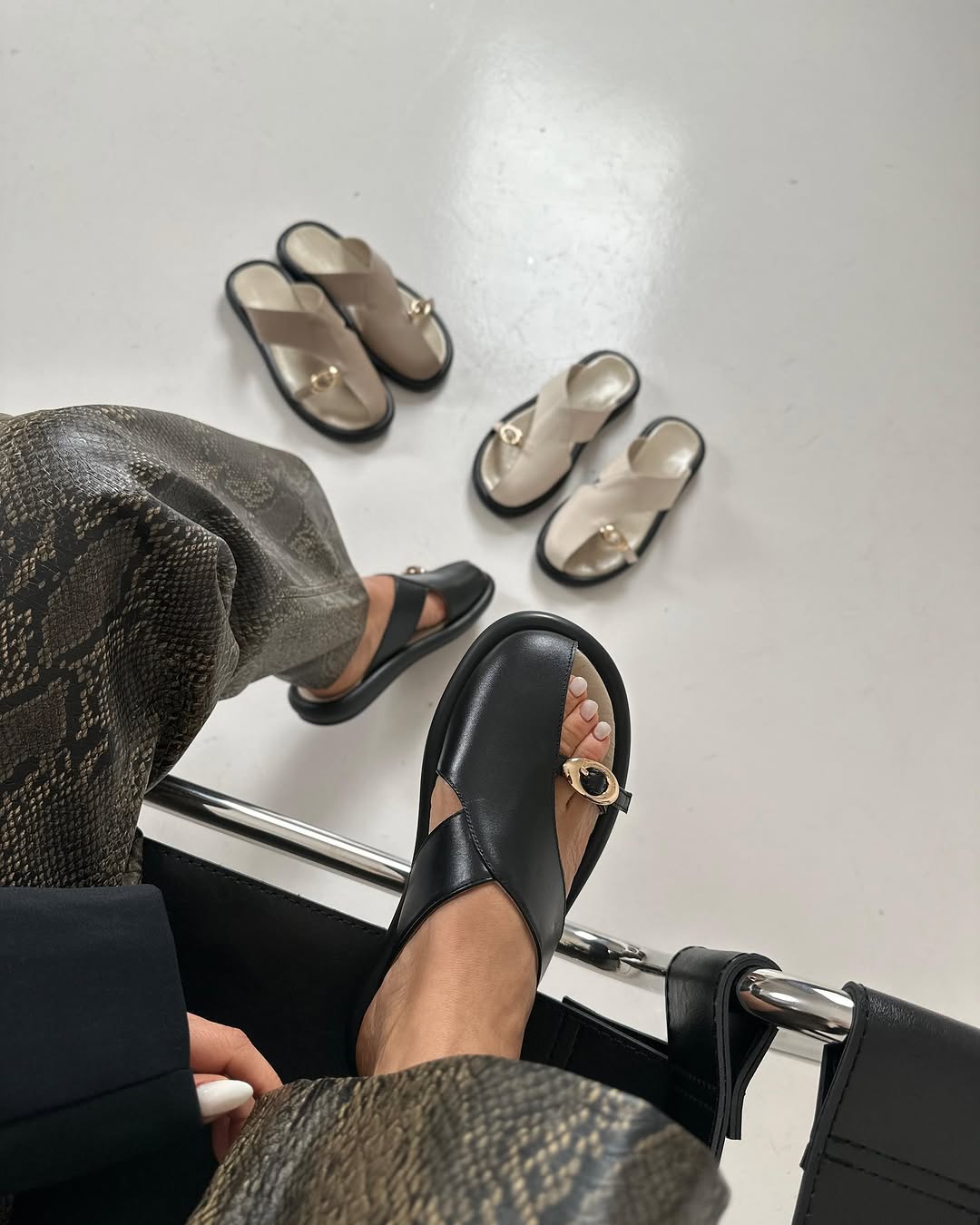 Leather half-closed slippers