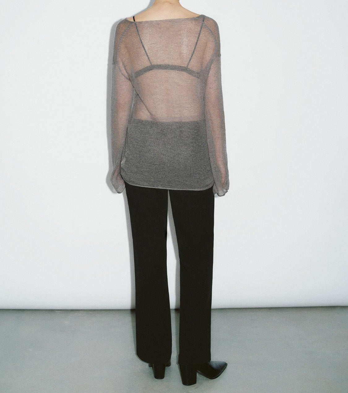 V-neck loose knit T-shirt