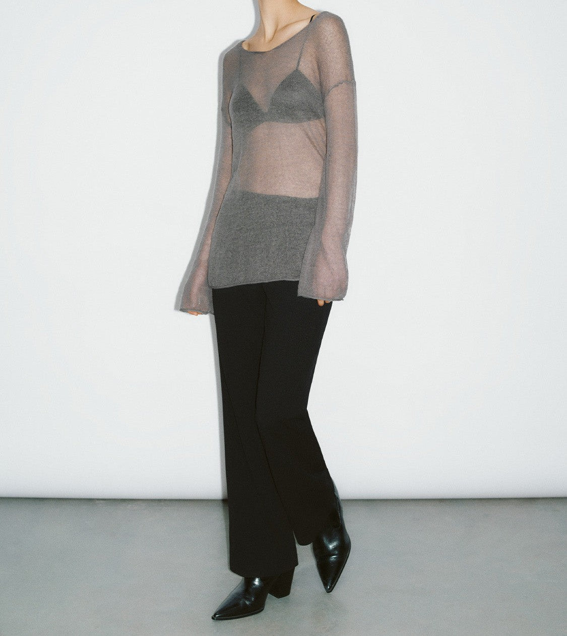 V-neck loose knit T-shirt