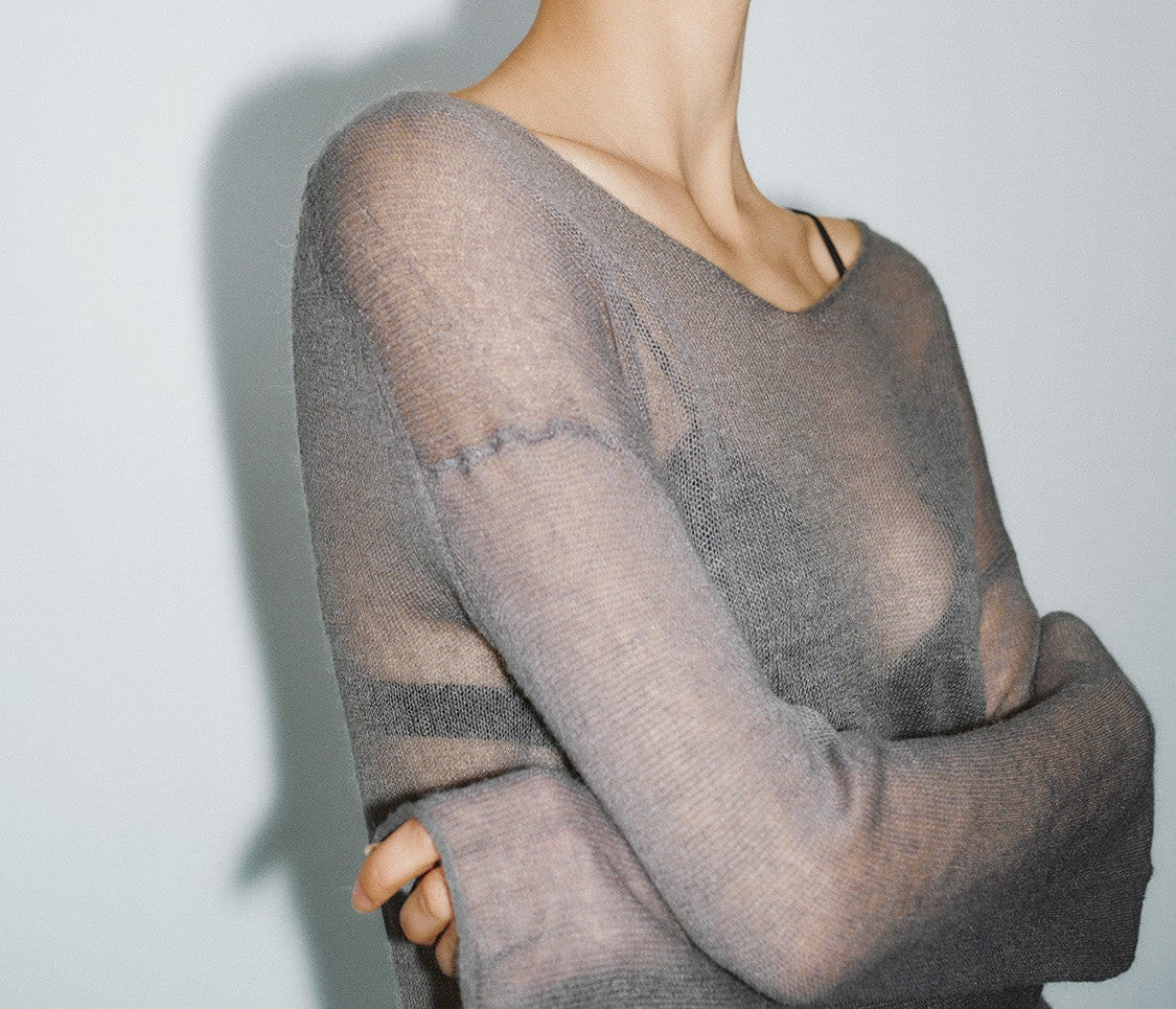 V-neck loose knit T-shirt
