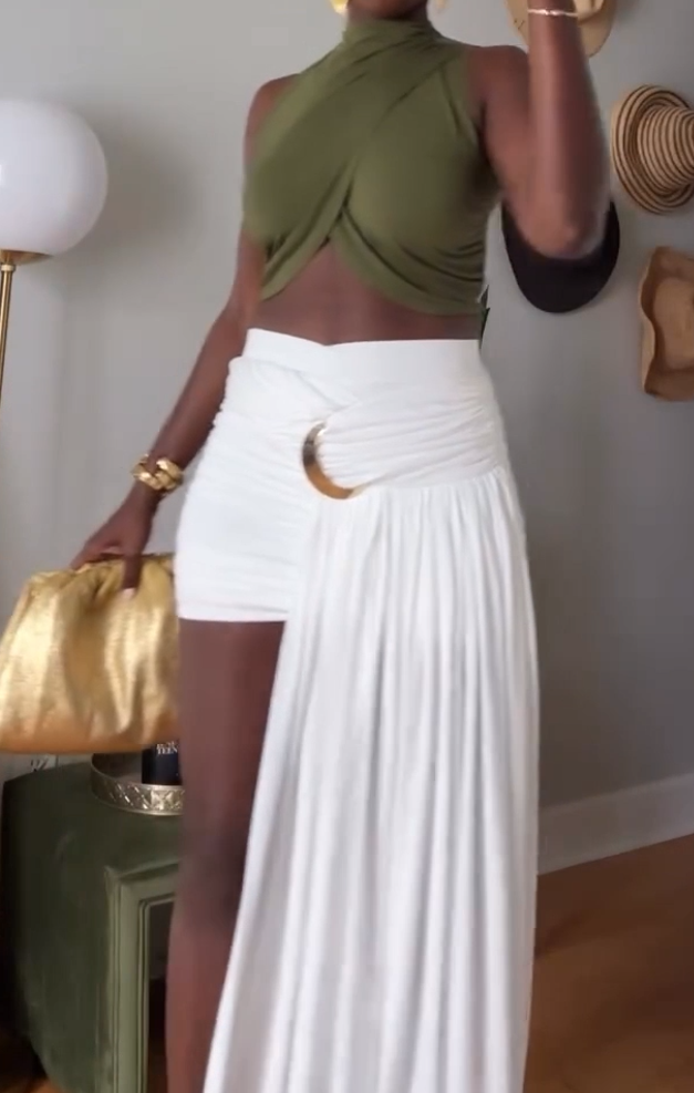 Irregular length pleated skirt