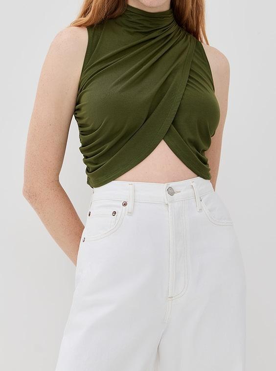 Irregular length pleated skirt