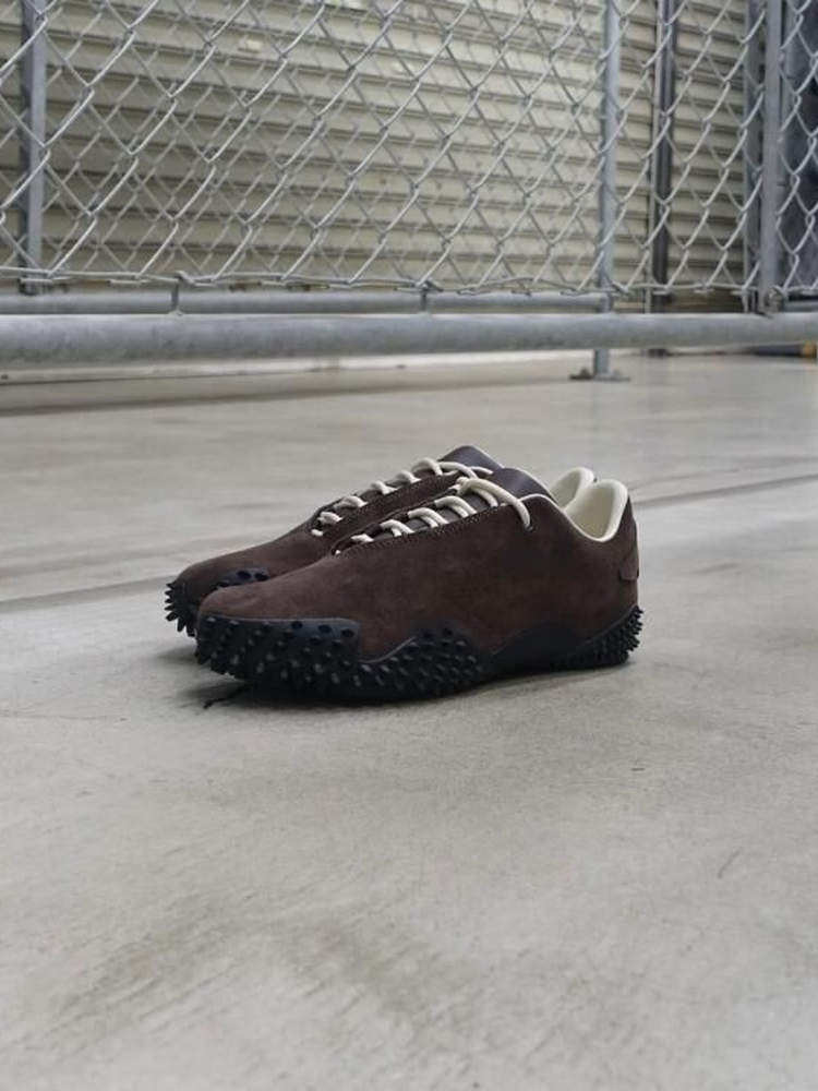 Flat sports jogging shoes