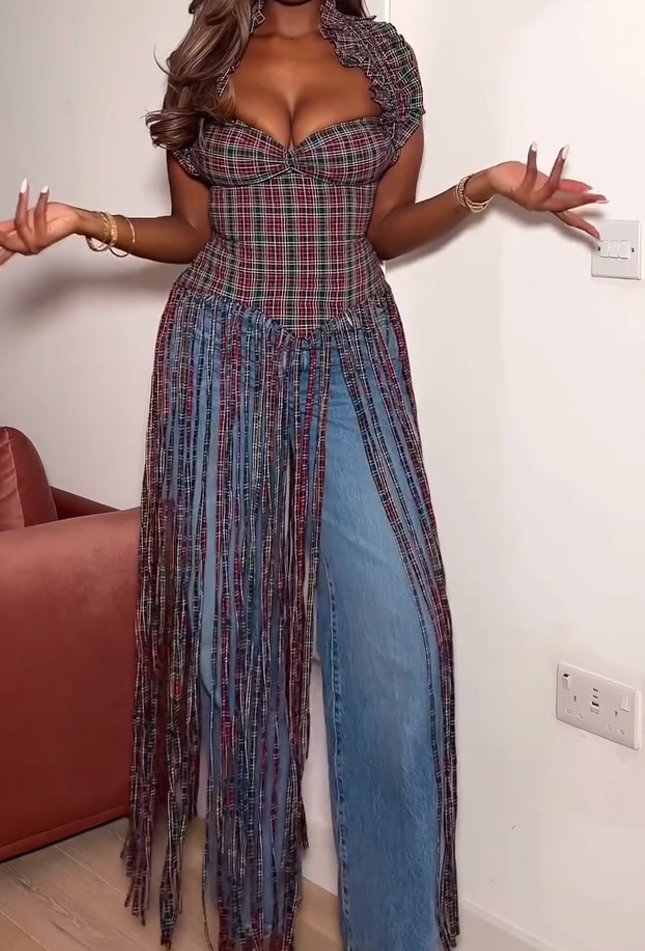 Ruffled shoulder straps, tassel hem, corset