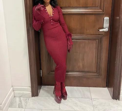 Feather cuffs knitted dress
