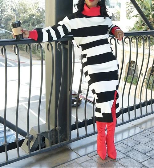 Color block striped knitted turtleneck sheath suit