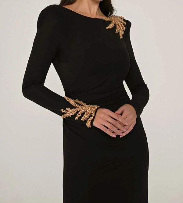 Black slim-fitting evening dress