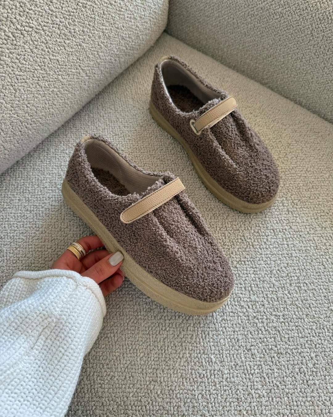 Fur one-piece slip-on shoes