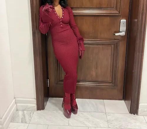 Feather cuffs knitted dress