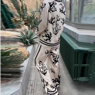 Branch pattern trousers suit