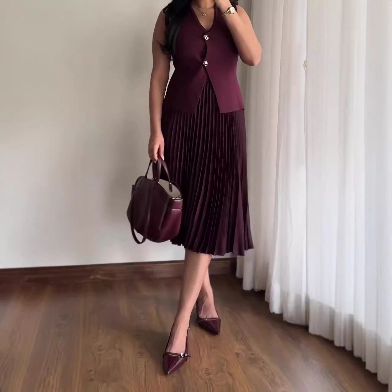 Knitted vest pleated skirt suit