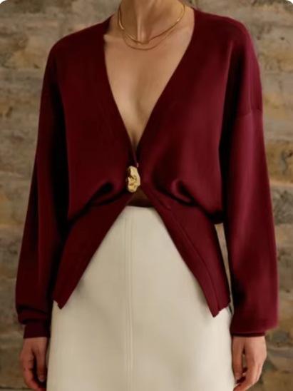 V-neck buttoned knitted cardigan
