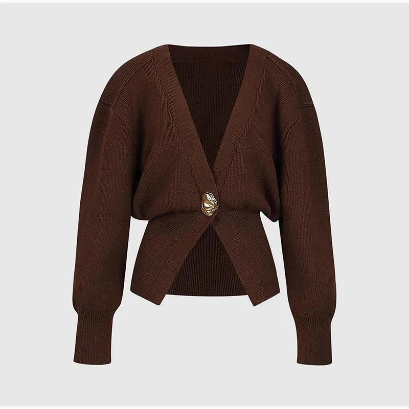 V-neck buttoned knitted cardigan