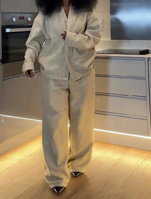 Comfortable two-piece sports suit