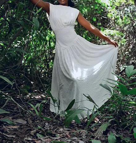 White waist sleeveless long skirt