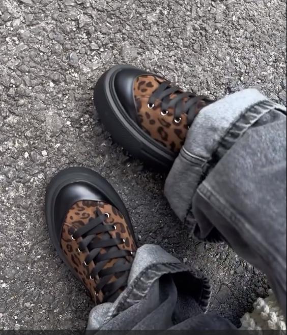 Fashionable leopard print soft-soled shoes