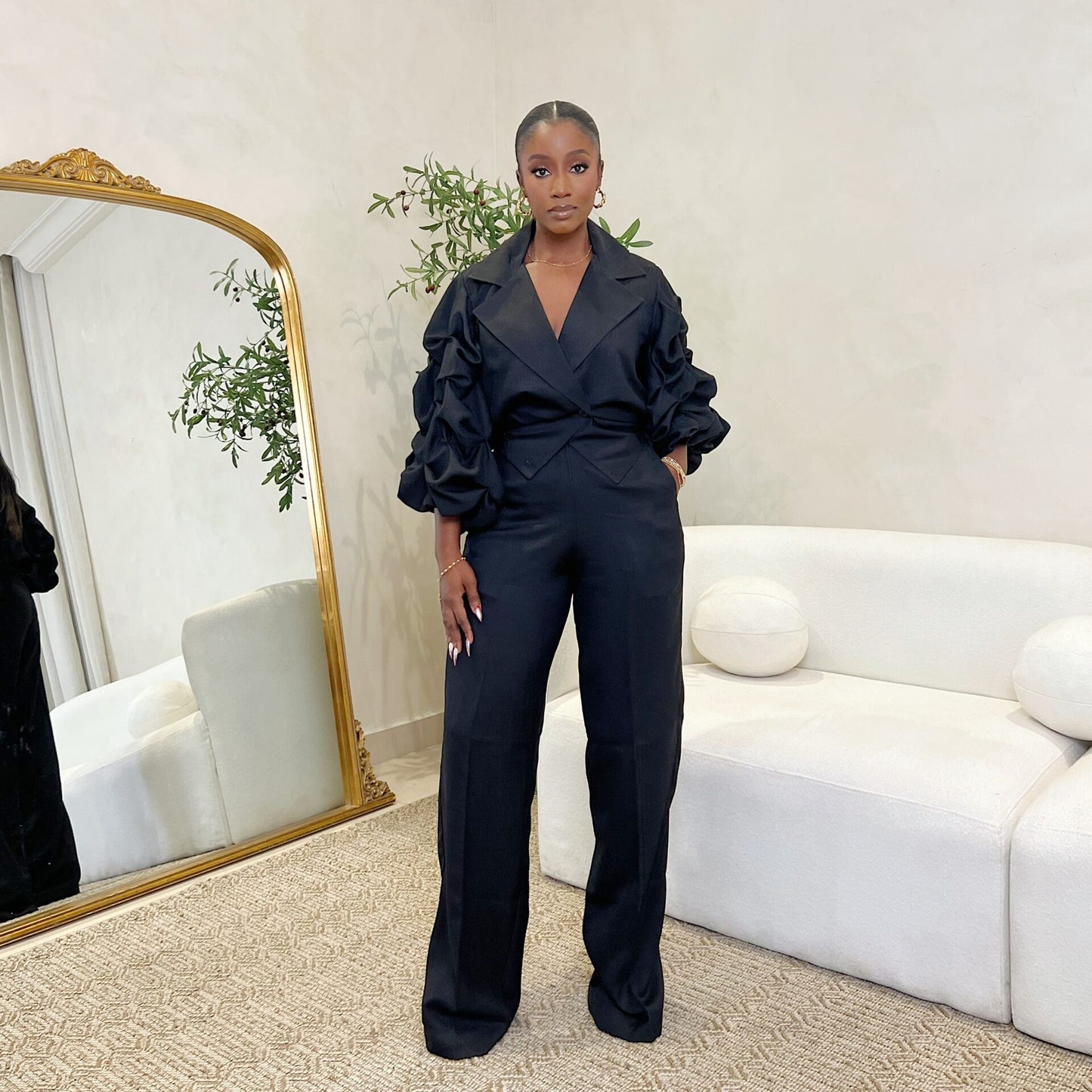 Large lapel and pleated sleeves two-piece suit