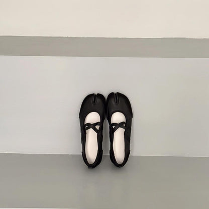 Cross-strap genuine leather ballet flats with split toes