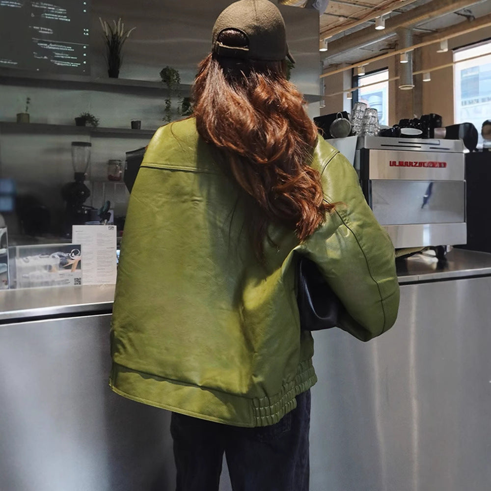 Loose-fitting green jacket with lapel