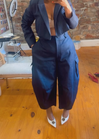 Barrel jeans + short suit jacket set
