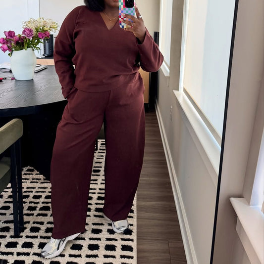 V-neck top and pants travel comfort set