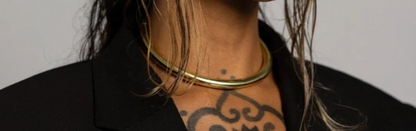 Metal collar with closure