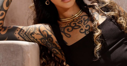 Metal collar with closure