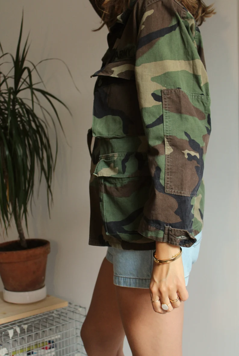 Camouflage print large pocket lapel jacket