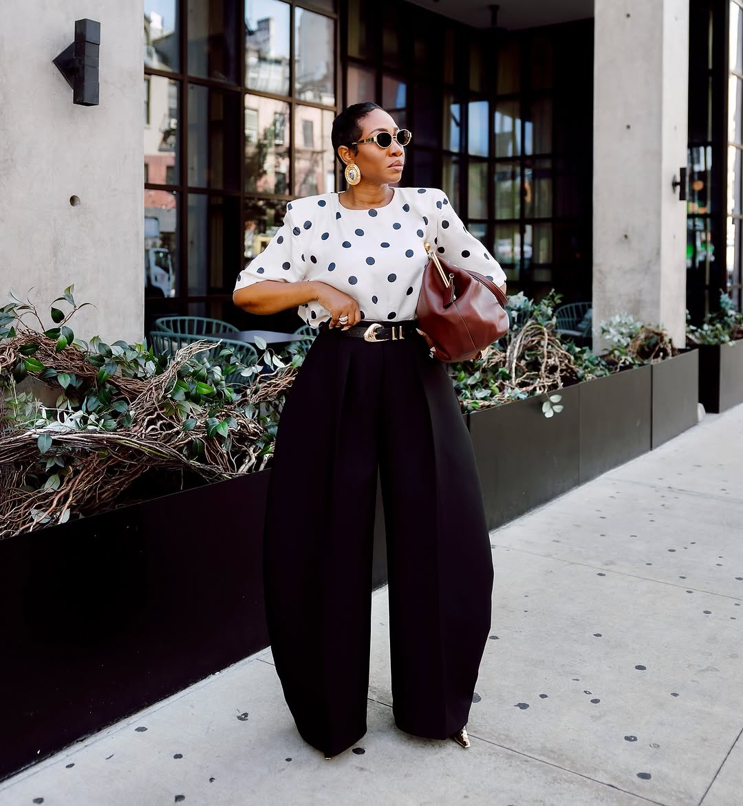 Black barrel silhouette trousers
