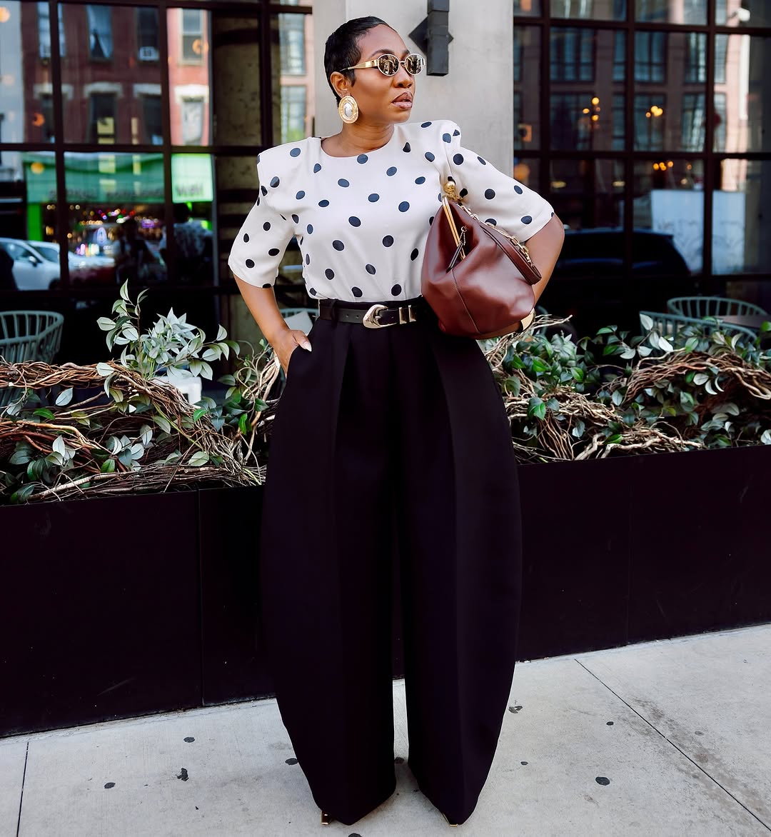 Black barrel silhouette trousers