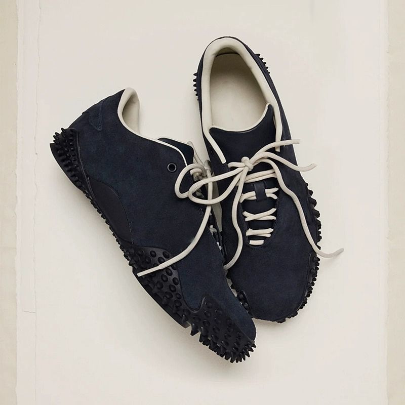 Flat sports jogging shoes