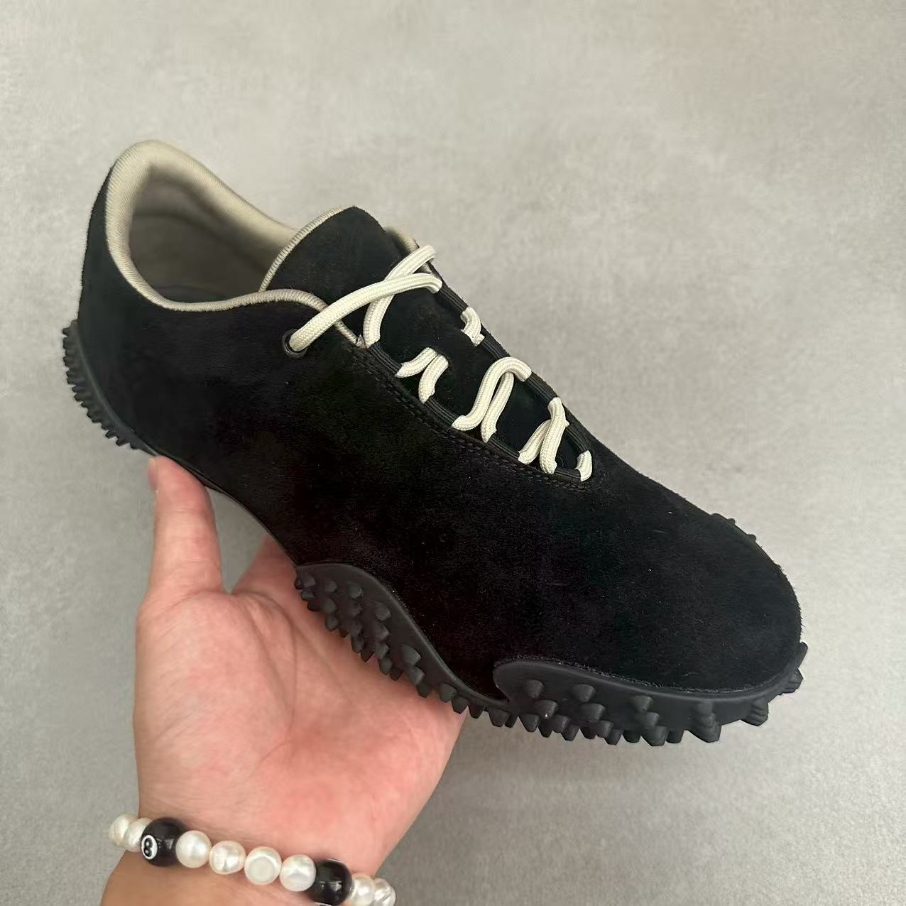 Flat sports jogging shoes