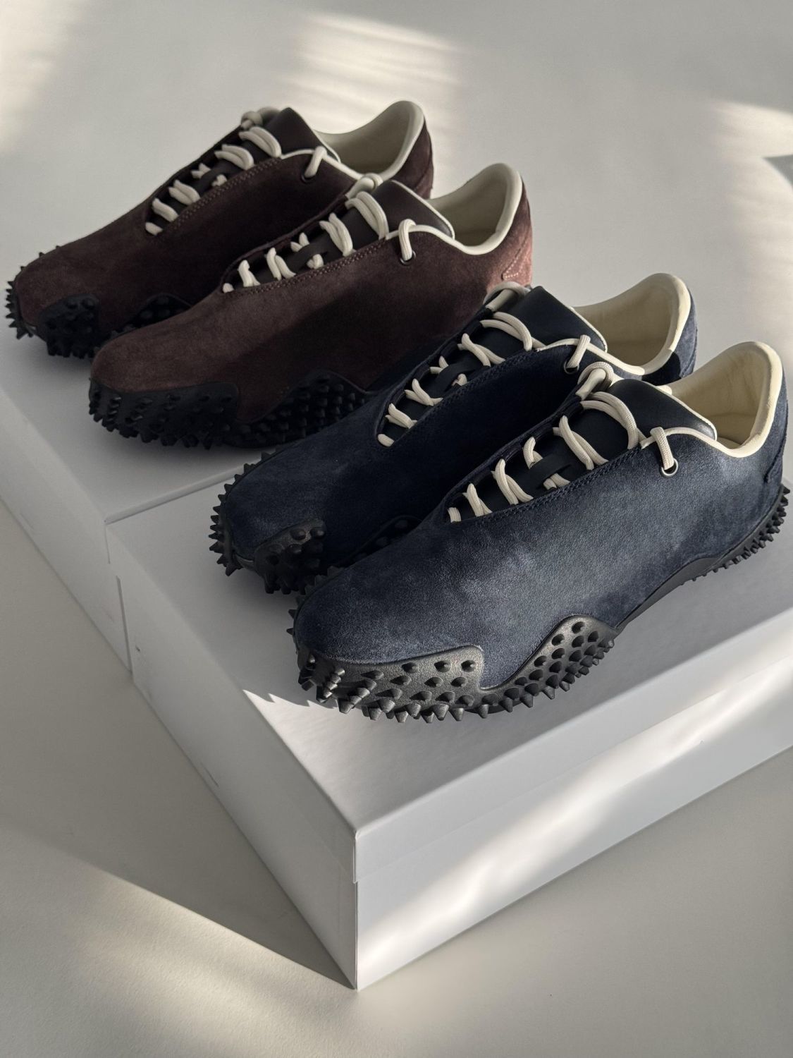 Flat sports jogging shoes