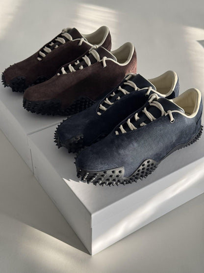 Flat sports jogging shoes