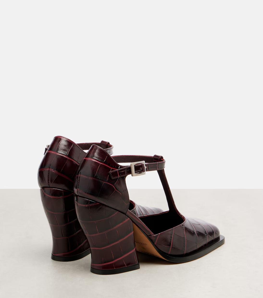 Leather crocodile-effect pumps