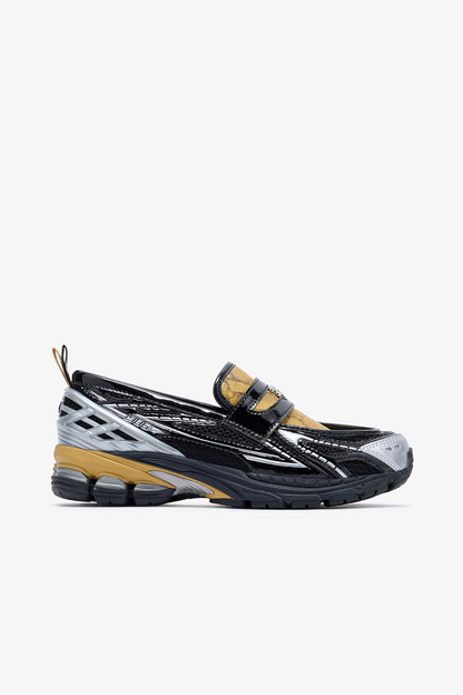 Retro contrast snake print loafers