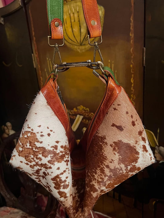 Large-capacity shoulder bag made of top-grain cowhide