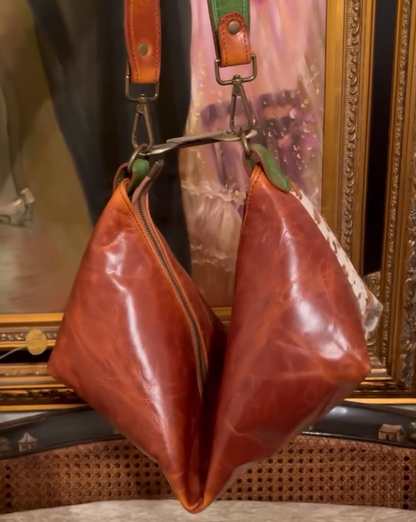 Large-capacity shoulder bag made of top-grain cowhide