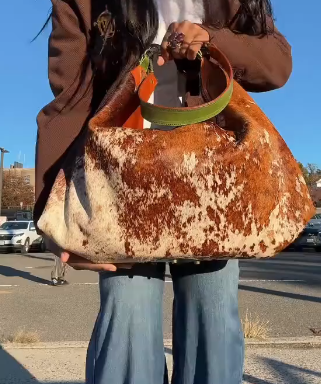 Large-capacity shoulder bag made of top-grain cowhide