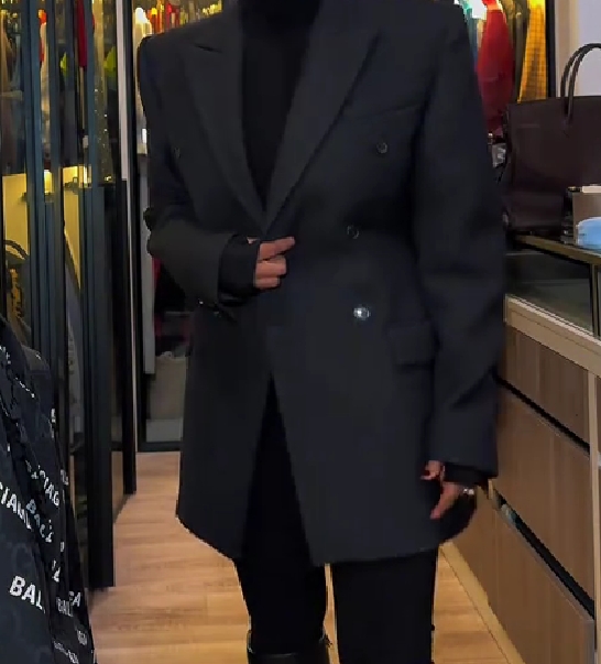 Hourglass-shaped suit jacket - black