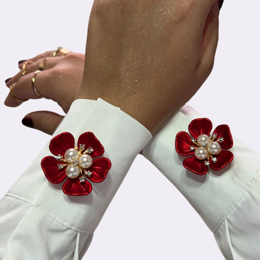 Iris Touch – A floral brooch to elevate the style of your shirt