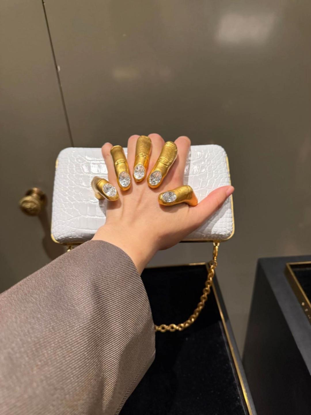 Finger-held chain evening bag