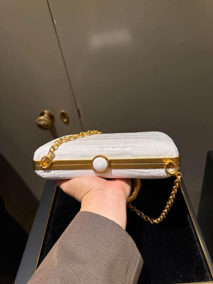 Finger-held chain evening bag