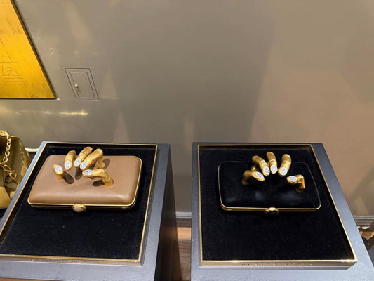 Finger-held chain evening bag