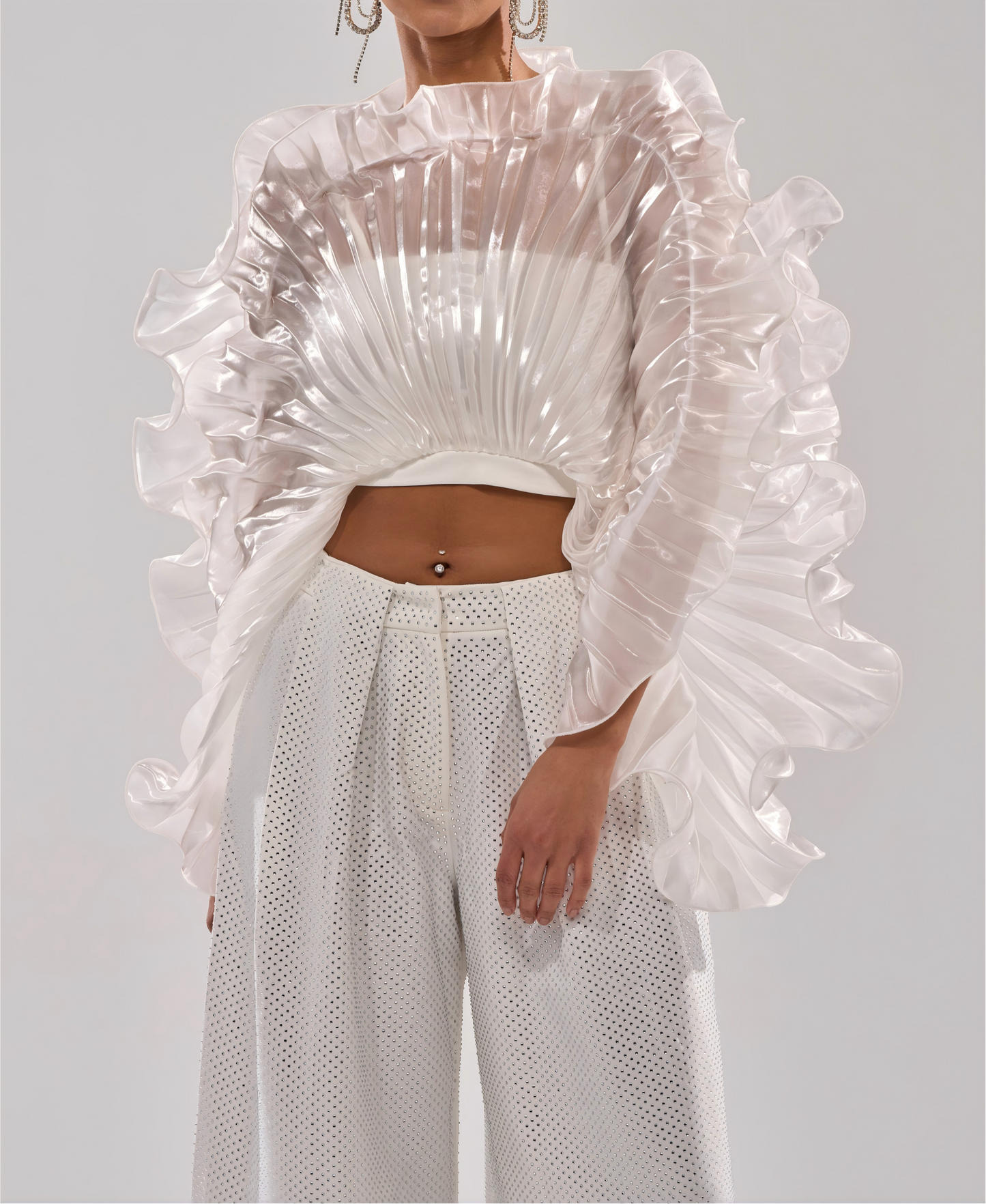 Fan-shaped three-dimensional pleated top
