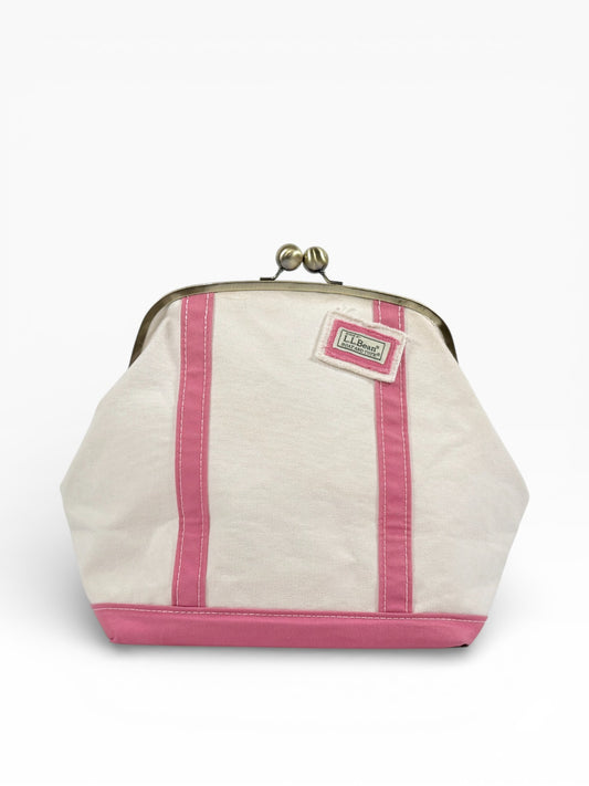 Retro-style kiss lock handbag