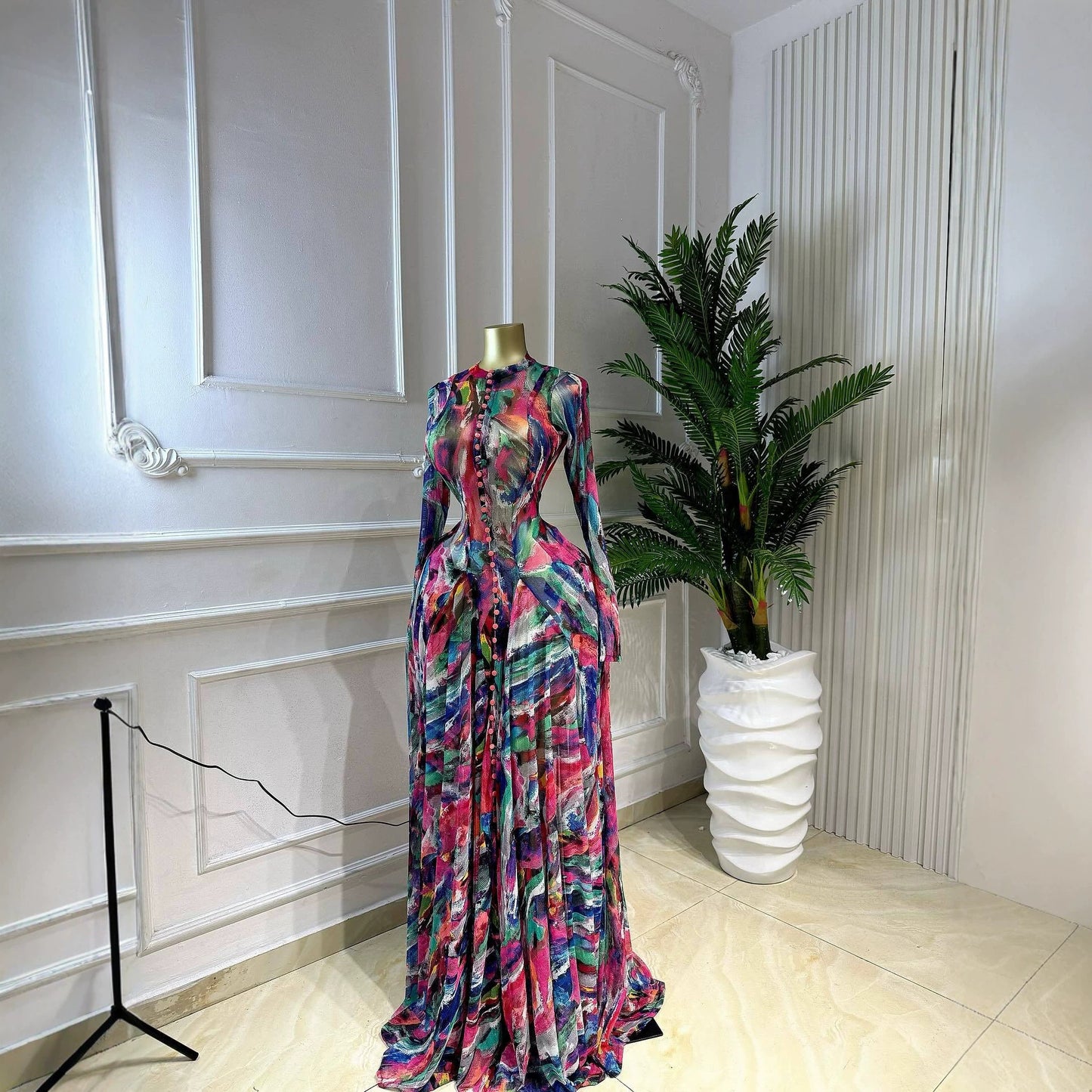 Floral print maxi dress, round neck, long sleeves, fitted waist